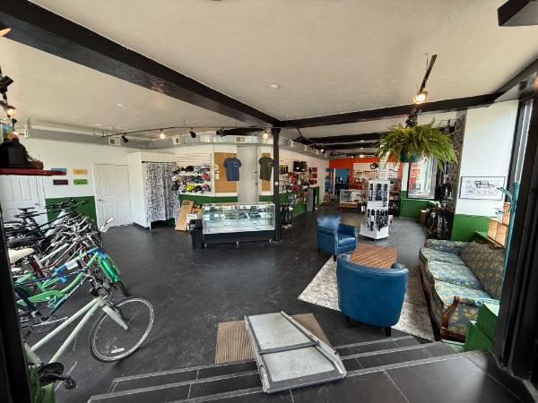 Wheelie Good Bikes shop in Rogers Park